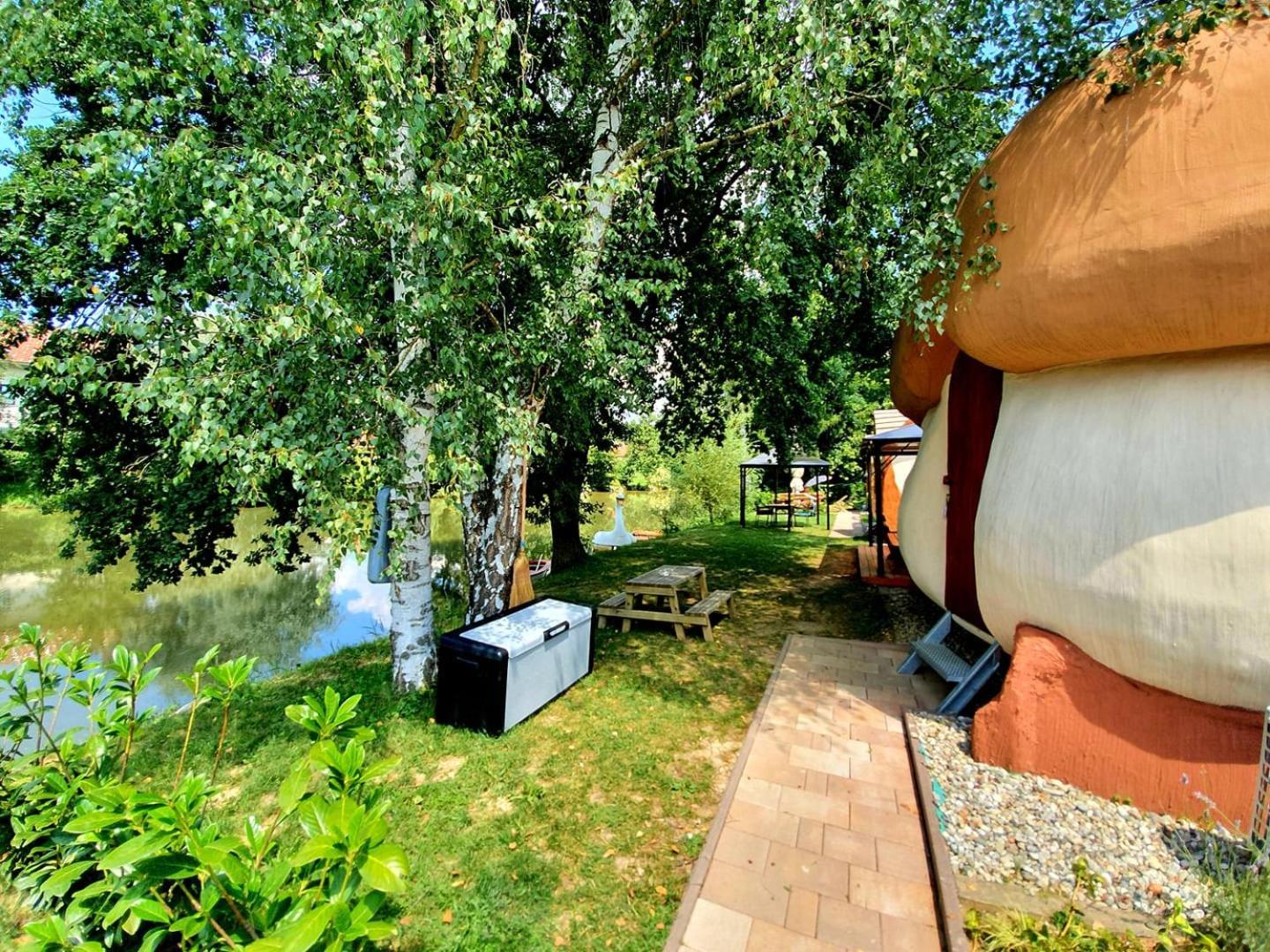 Отель Glamping Rajska Vas Шентьюр Экстерьер фото