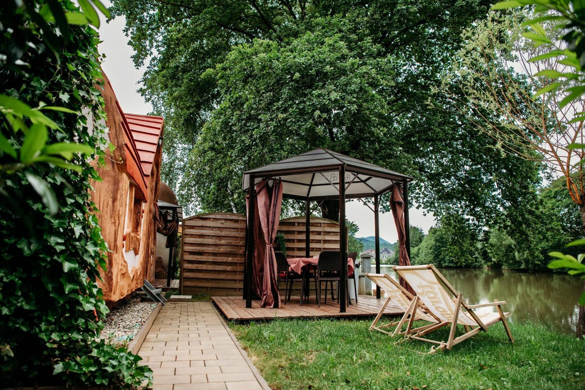 Отель Glamping Rajska Vas Шентьюр Экстерьер фото